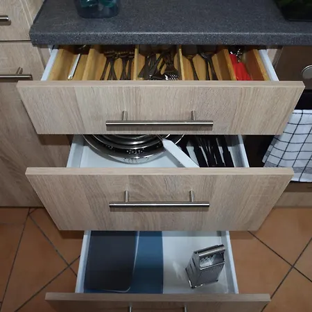 Bliss Place - 1r Premium - Kingsize Bett, Smart Tv, Küche, Balkon, Waschkeller *