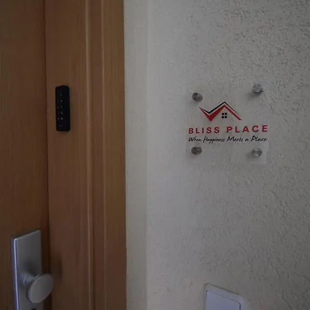 Bliss Place - 1r Premium - Kingsize Bett, Smart Tv, Kueche, Balkon, Waschkeller Appartement Magdebourg